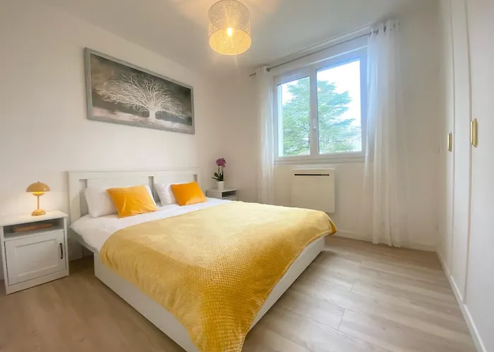 Appart Laffitte Joli T2 Au Coeur Du Parc & Parking & Rer Pour Paris & La Defense